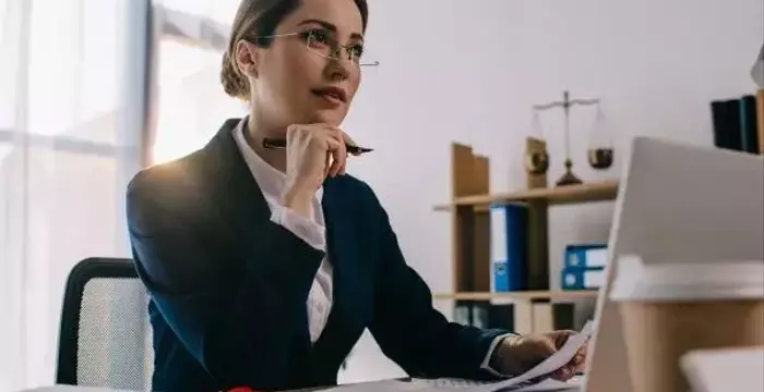 A Comprehensive Guide to Becoming a Lawyer Assistant