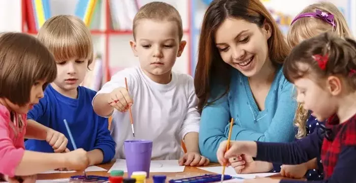Do you want to become a kindergarten teacher? Preschool education courses might help you!