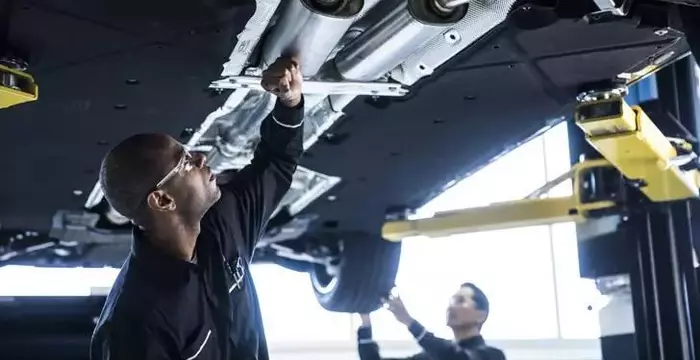 Mercedes-Benz – Diesel Mechanic Apprenticeship Program: A Pathway to Expertise and Career Growth