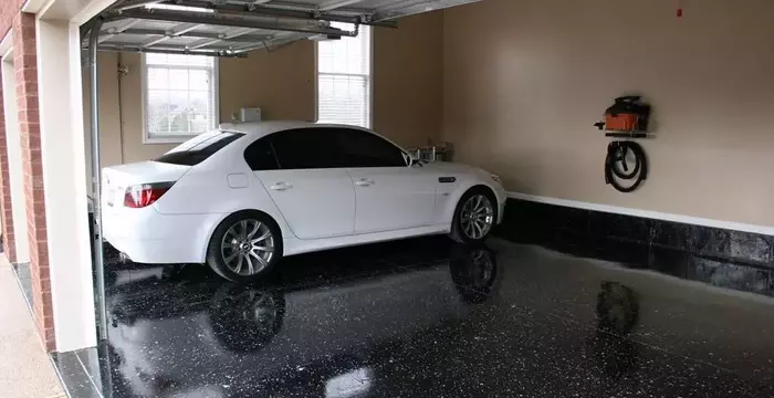 Epoxy Garage Floors: The Perfect Combination of Durability and Aesthetics 🛠️✨