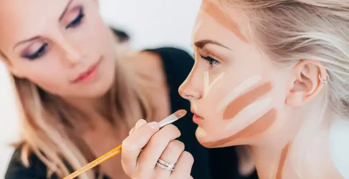 Exploring Beauty Courses: A Glittering Career in the Cosmetics Industry