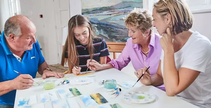 Painting Courses: A Scientific and Educational Overview of Concepts, Learning Structures